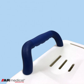 Sedačka na vanu s madlem